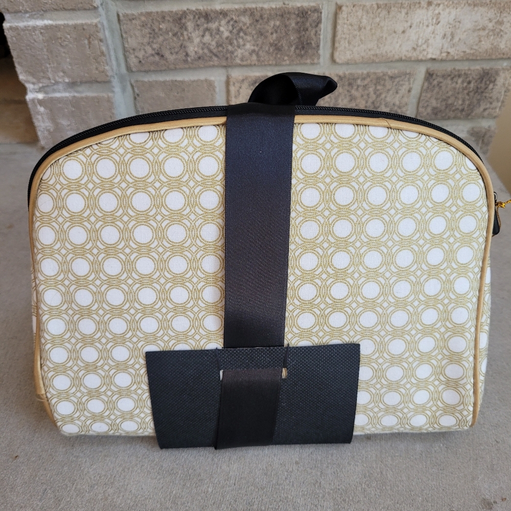 *NWT* 3pc Make-up bag set. Talk is Chic- Black, White & Gold - Picture 3 of 4
